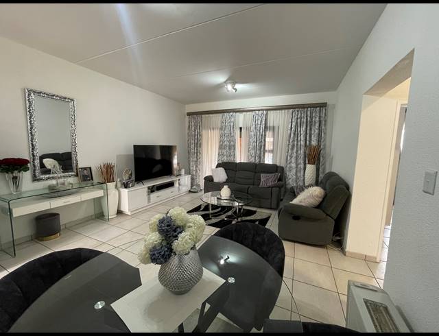 3 BEDROOM SECTIONAL TITLE FOR SALE IN RAVENSWOOD